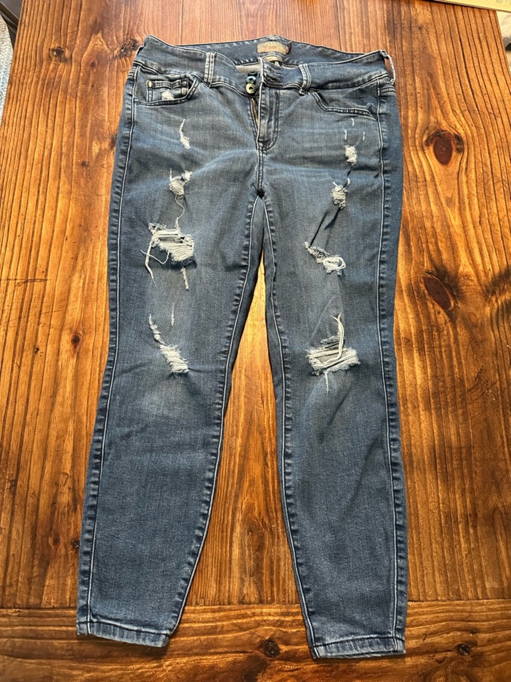 Torrid distressed Jeggings